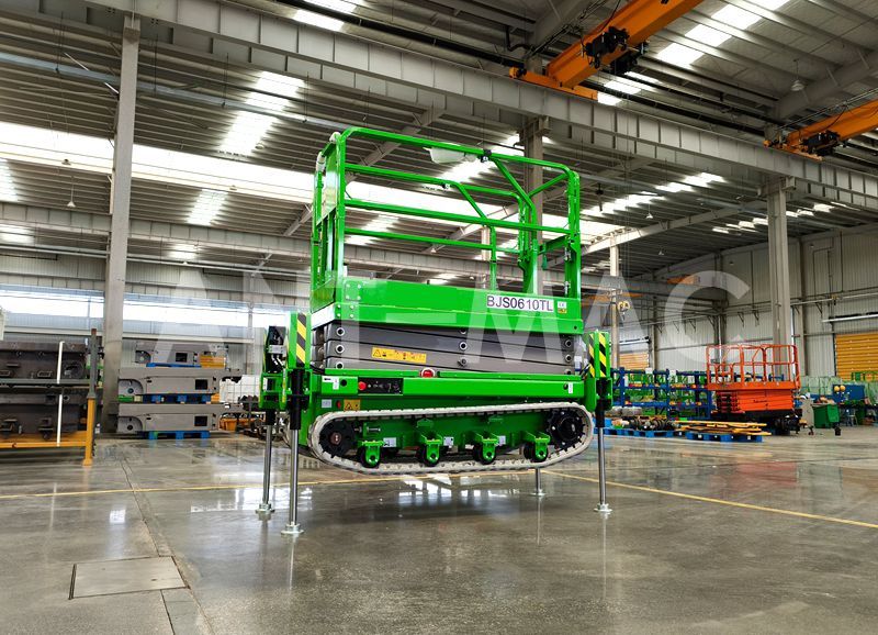 Crawler Scissor Lift
