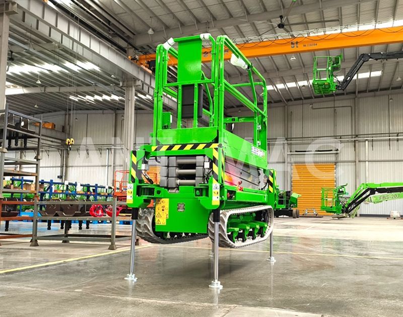 Crawler Scissor Lift