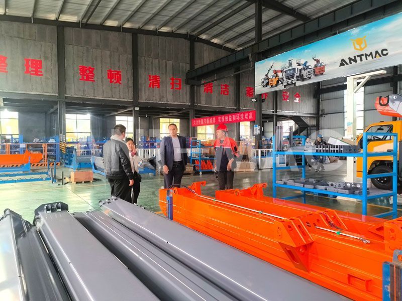 Truck-Mounted Aerial Lift Collaboration