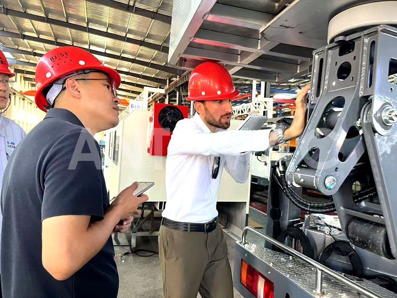 Turkish Client ORUC Visits Factory