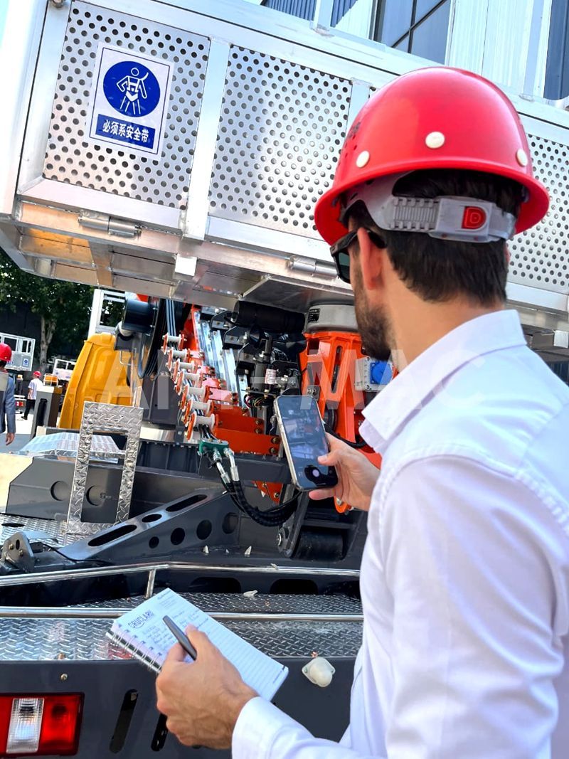 Turkish Client ORUC Visits Factory