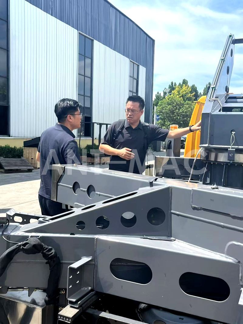 South Korean Delegation Conducts Inspection of Truck Boom Lift 