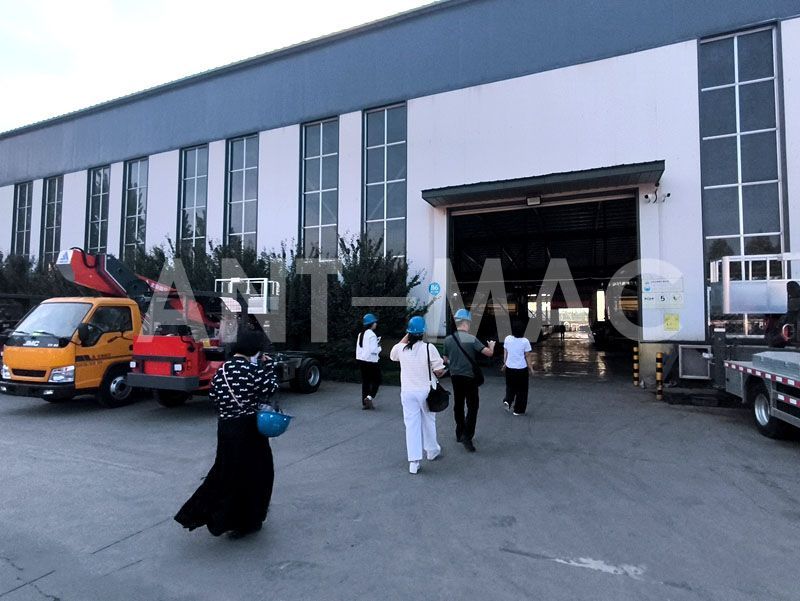Indonesian Delegation Visits Factory Inspection