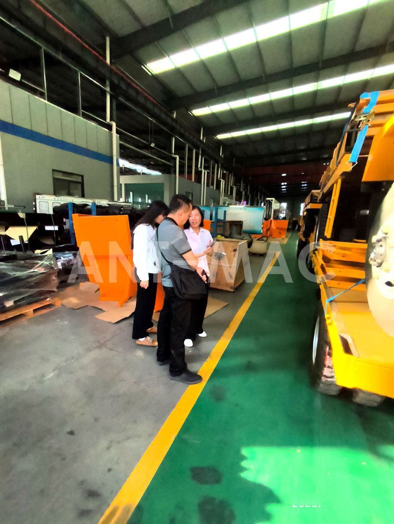 Indonesian Delegation Visits Factory Inspection