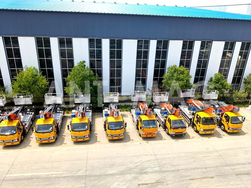 ﻿A Practical Guide to Aerial Lift Operation and Risk Prevention
