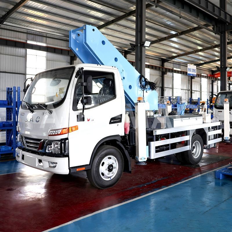 Автомобильная подъемная платформа с двухцепной телескопической стрелкой — безопасное и прочное промышленное подъемное оборудование. Идеально для тяжелых работ, соответствует глобальным стандартам.