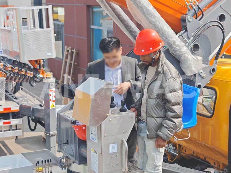 Vehicle-mounted aerial work platform Vehicle-mounted aerial work platform